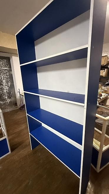 ящик для белья: Высокий открытый стеллаж-витрина из ЛДСП. - Цвет: синий с белыми — 1