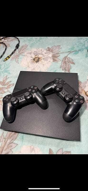 Продаю !!!!! Игровая консоль Sony PlayStation 4 Slim (чёрная) с двумя