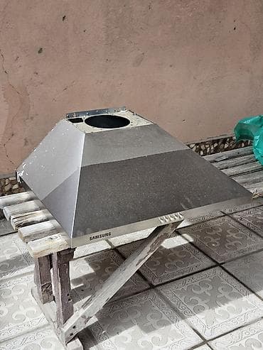 Кухонная вытяжка без мотора. Кнопки, гнезда для ламп работают. Для тех