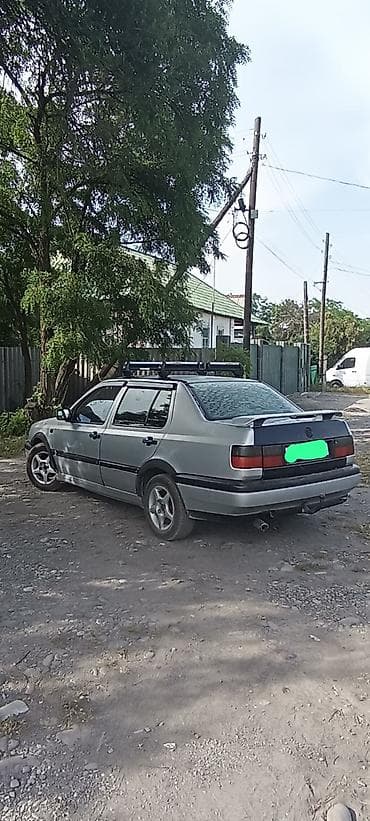 Volkswagen Vento: 1995 г., 1.8 л, Бензин — 5