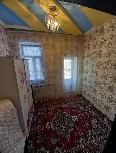 контейнер магазине: Просторный двухэтажный дом с мансардными окнами и балконом. - — 8