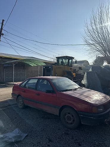 Volkswagen Passat: 1990 г.