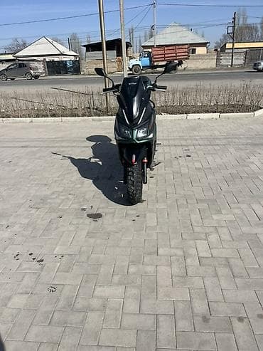 Тип скутера 500 куб. см, Бензин