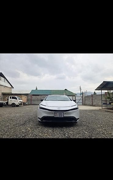 ключ на приус: Toyota Prius: 2024 г., 2 л, Автомат, Гибрид, Хэтчбэк — 2