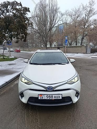 самые дешёвые машина: Toyota Corolla: 2018 г., Гибрид, Седан — 3
