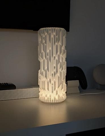 Настольный декоративный светильник с геометрическим плафоном - Тип