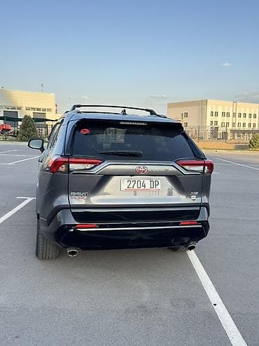 авто в такси: Toyota RAV4: 2021 г., 2.5 л, Гибрид, Кроссовер — 4
