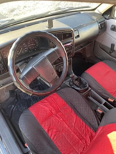 авто kia: Volkswagen Passat: 1988 г., 1.8 л, Механика, Бензин, Седан — 5