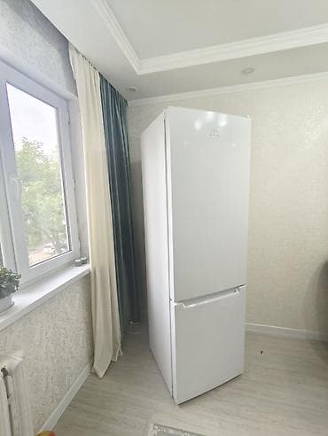 меняю на дачу: Холодильник Indesit, Двухкамерный — 2