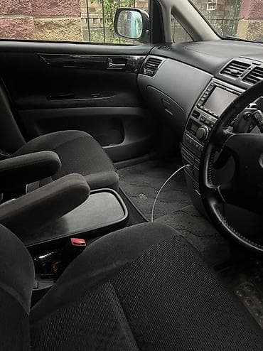 aion y plus: Toyota Ipsum: 2003 г., 2.4 л, Автомат, Бензин, Минивэн — 4
