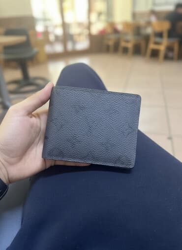 кожаные портмоне бишкек: Срочно ‼️ нужны деньги Компактный кошелек Louis Vuitton с темно-серым — 1