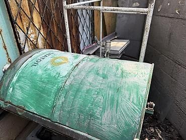 Строительная техника: Корыто для слива масла в яму, на роликах, имеется сливной кран — 2