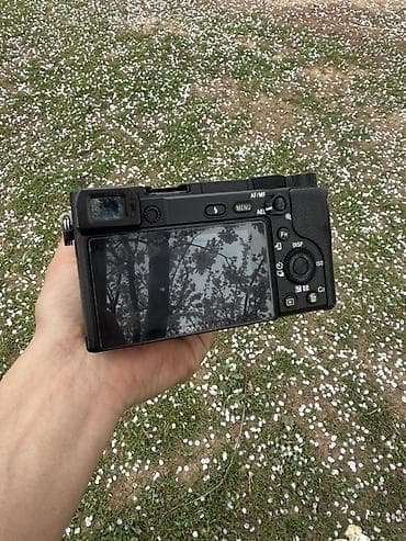 Sony α6400 28 78 f2.8 tamron 3 оригинальных батерия Оргинал зариядка