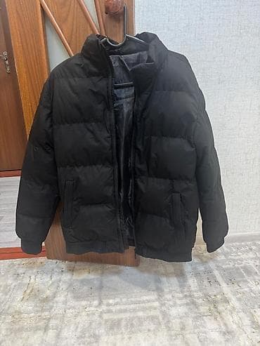 пуховик классный: Черная куртка-пуховик - Классический прямой крой, горизонтальная — 1