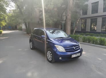 Toyota ist: 2002 г., 1.3 л, Автомат, Бензин, Хэтчбэк