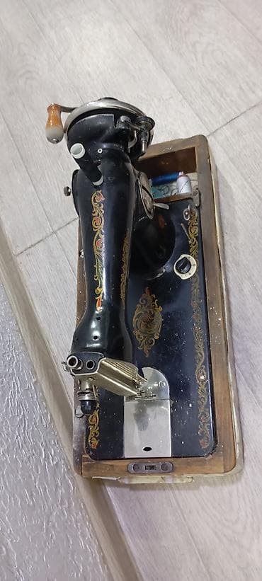 швейная машинка петля: Швейная машина ручного привода (черный корпус с золотым орнаментом) - — 2