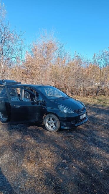 купить авто в кредит без первоначального взноса: Honda Fit: 2002 г., 1.5 л, Автоматические, Бензин, Хэтчбэк — 3