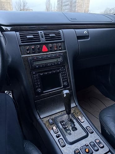 самые дорогие машины: Mercedes-Benz E-Class: 2000 г., 5.5 л, Автомат, Бензин, Седан — 10