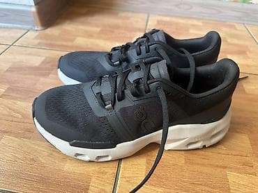 on cloud: Новые Кроссовки On Running черного цвета с контрастной белой подошвой — 1