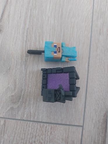 персоны: Мини-фигурки по мотивам Minecraft. Состав набора: - Портал в — 2
