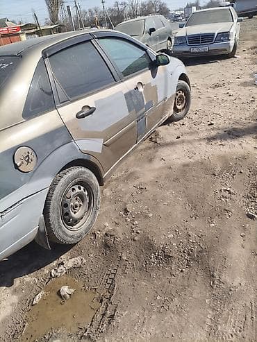 rav4 2008: Ford Focus: 2004 г., 1.6 л, Механика, Бензин, Седан — 4