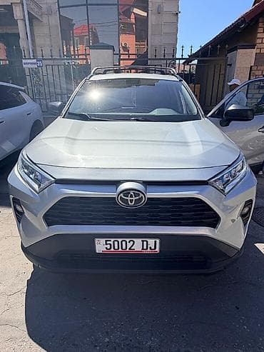 Toyota RAV4: 2021 г., 2.5 л, Автомат, Бензин, Кроссовер