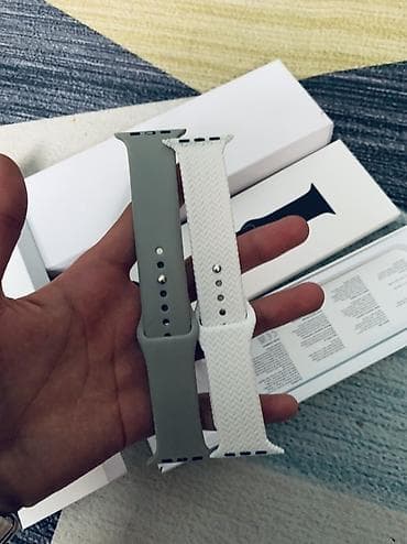 Apple Watch: Смарт‑часы с квадратным дисплеем и комплектом аксессуаров. Основные — 5