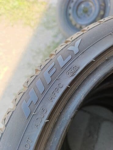 шины на форанер: R-17 -215-45. Привозные из Японии. Шины зимние комплект 4 шт. По нашим — 6