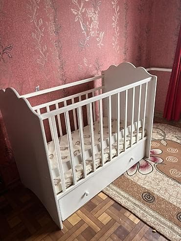 детский спалный: Детская кроватка с бортиками и выдвижным нижним ящиком. Особенности — 2