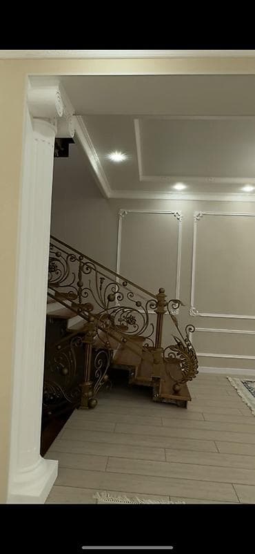 Кыймылсыз мүлк: Продается дом площадью 220кв метром с прилегающим участком 8соток в ЖМ — 10