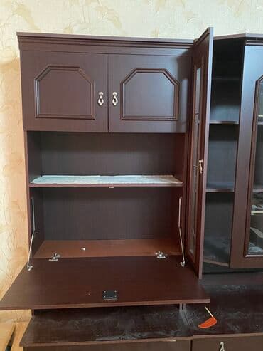 Балдар эмереги: Зал үчүн гарнитур, Колдонулган, Журнал үстөлү, Отургуч, Шкаф, Жыгач, Өзү алып кетүү, Акылуу жеткирүү — 5