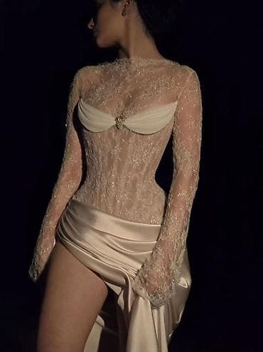 Одежда для пляжа: Капсульная коллекция женской одежды в кремово-бежевой гамме. 1) — 2