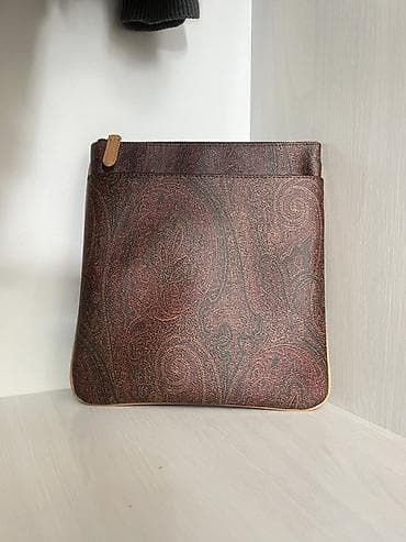 Барсетка - Формат: вертикальная планшетка/кроссбоди. - Материал