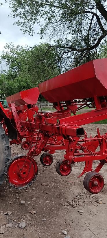 Транспорт: Культиватор-прополочник междурядный с бункерами для внесения удобрений — 4