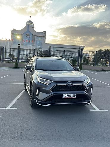 авто в такси: Toyota RAV4: 2021 г., 2.5 л, Гибрид, Кроссовер — 6