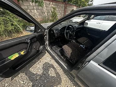 byd e9 2025: Opel Vectra: 1993 г., 1.6 л, Механика, Бензин, Хэтчбэк — 5