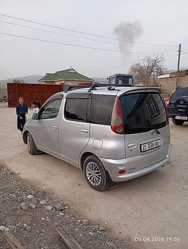 кузов автомобиля: Toyota Funcargo: 2002 г., 1.5 л, Автомат, Бензин, Минивэн — 3