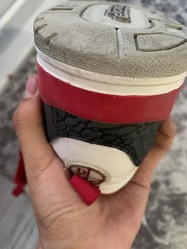 Продам оригинальные✅ 3 Jordan,размер 43,состояние 8/10,состояние — 5