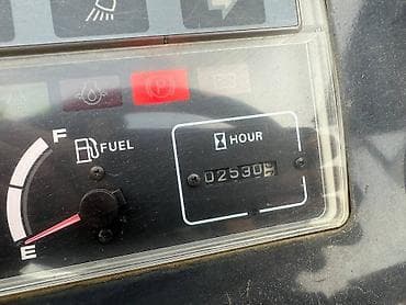 моточасы: 🏗️ Каток Hitachi ZC35C в наличии! 🚀 🌟⚙️ Ключевые преимущества; — 7