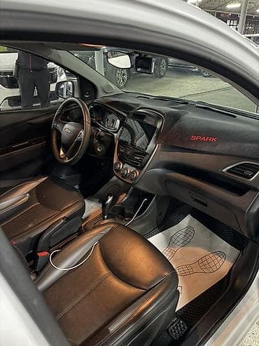 shevralet niva: Chevrolet Spark: 2020 г., 1 л, Вариатор, Бензин, Хэтчбэк — 7