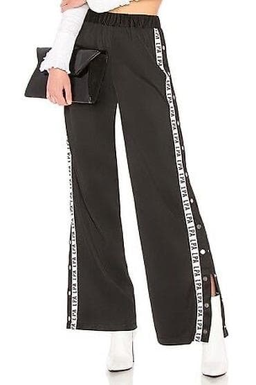 under armor: Женские черные спортивные брюки в стиле трек-пантов с лампасами. - — 2