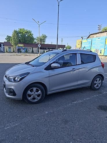 малометражки авто: Chevrolet Spark: 2017 г., Хэтчбэк — 3