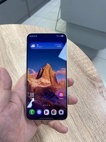 fold 4: Samsung Galaxy S24+, Б/у, 256 ГБ, цвет - Бежевый, 1 SIM, eSIM — 2