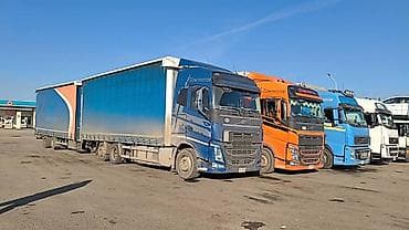 kia carnaval: Грузовой автопоезд Volvo FH с тентованным кузовом (шторка) и прицепом — 1