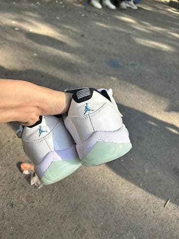 mackbook air: Мужские кроссовки, 41, Air Jordan, Новый, цвет - Белый, Самовывоз — 2