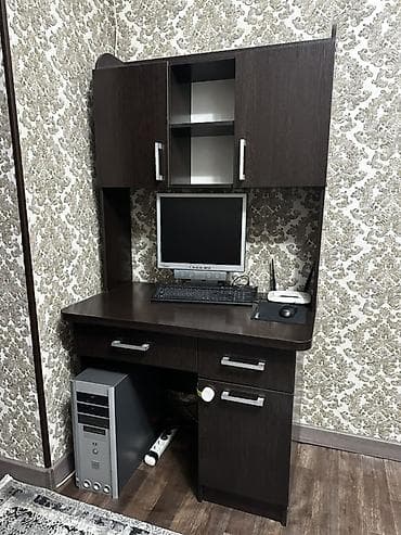 Компьютерный стол, Б/у, С полками