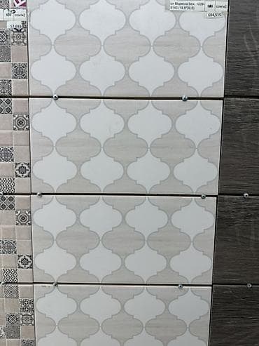 Плитка для пола или стен с бежево-серым узором, напоминающим — 1