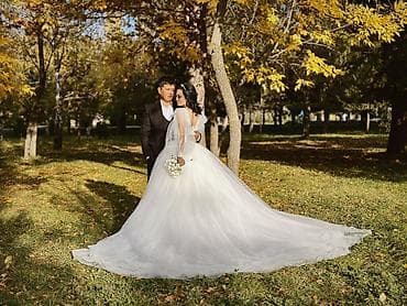 аппликатор: Свадебное платье белого цвета с пышной юбкой и длинным шлейфом — 5