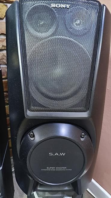 Акустическая система Sony с технологией S.A.W (Super Woofer) -