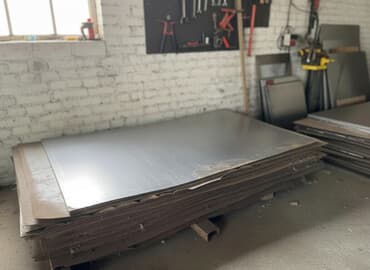 инструменты по дереву: Продаю листы 1х2м толщин
А 0,7мм новые немного по краям ржавчина — 1